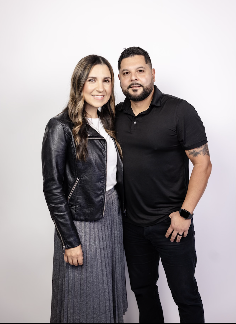 (The Colony) Grupo de Matrimonios | Julian y Becky Collazos